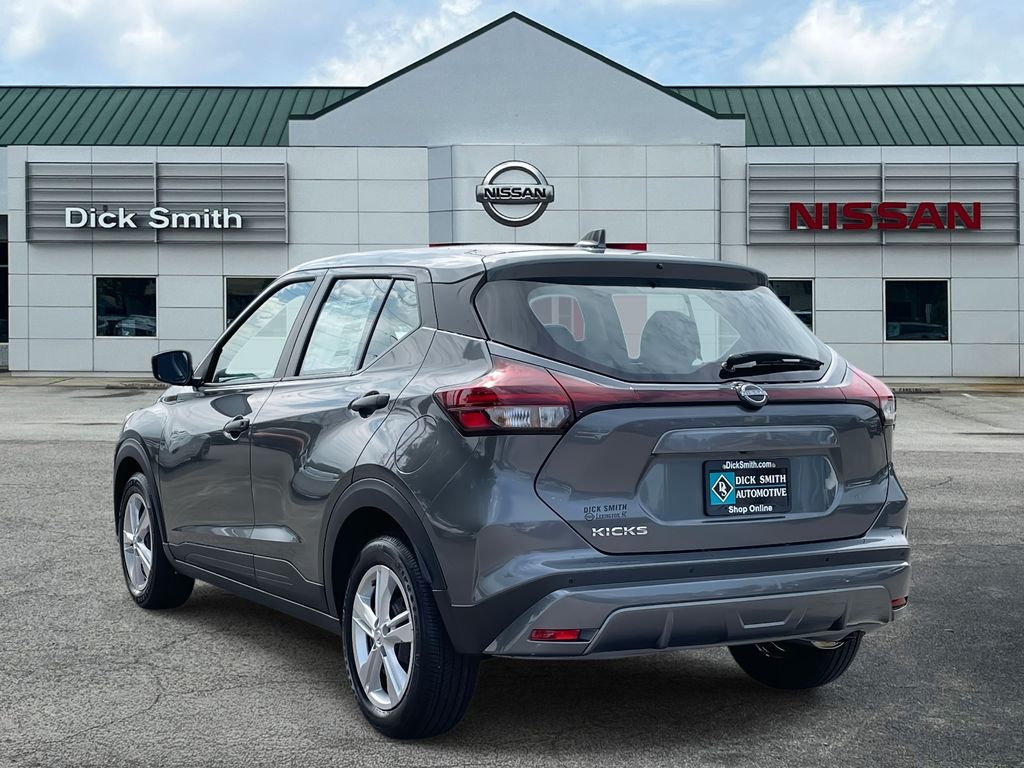 2025 Nissan Kicks Play S photo 2