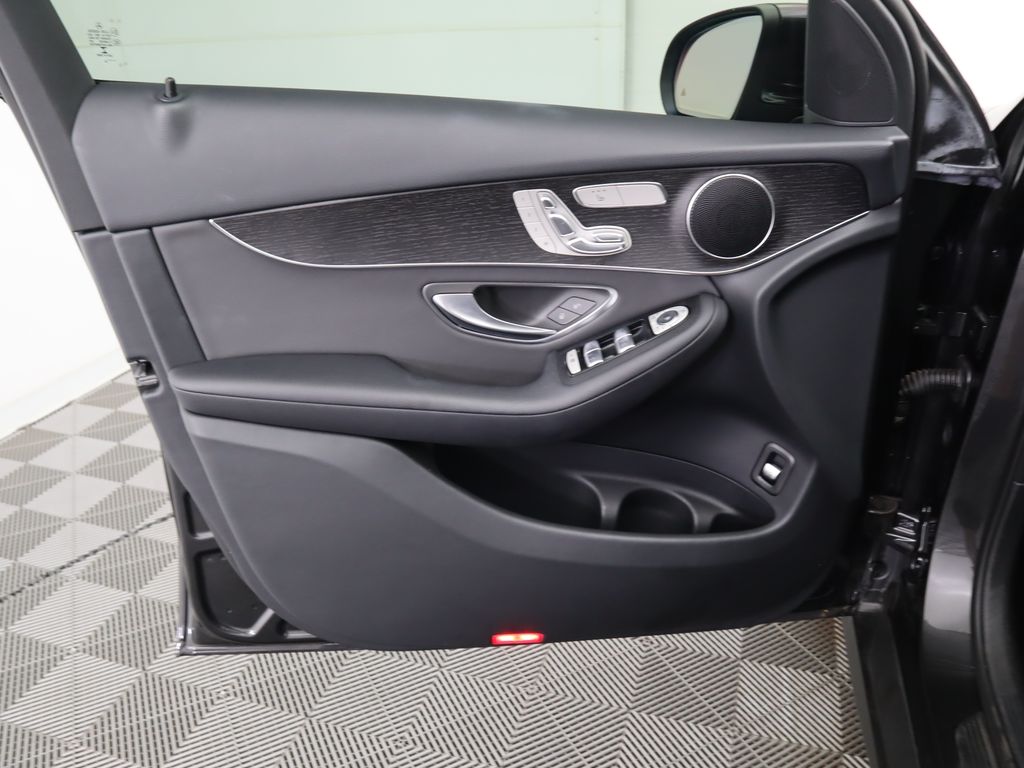 2022 Mercedes Benz GLC 300 photo 23