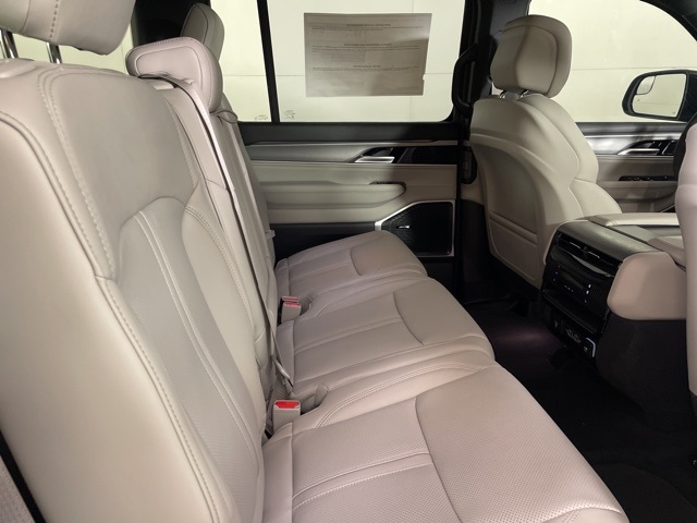 2025 Jeep Wagoneer L Series II photo 16