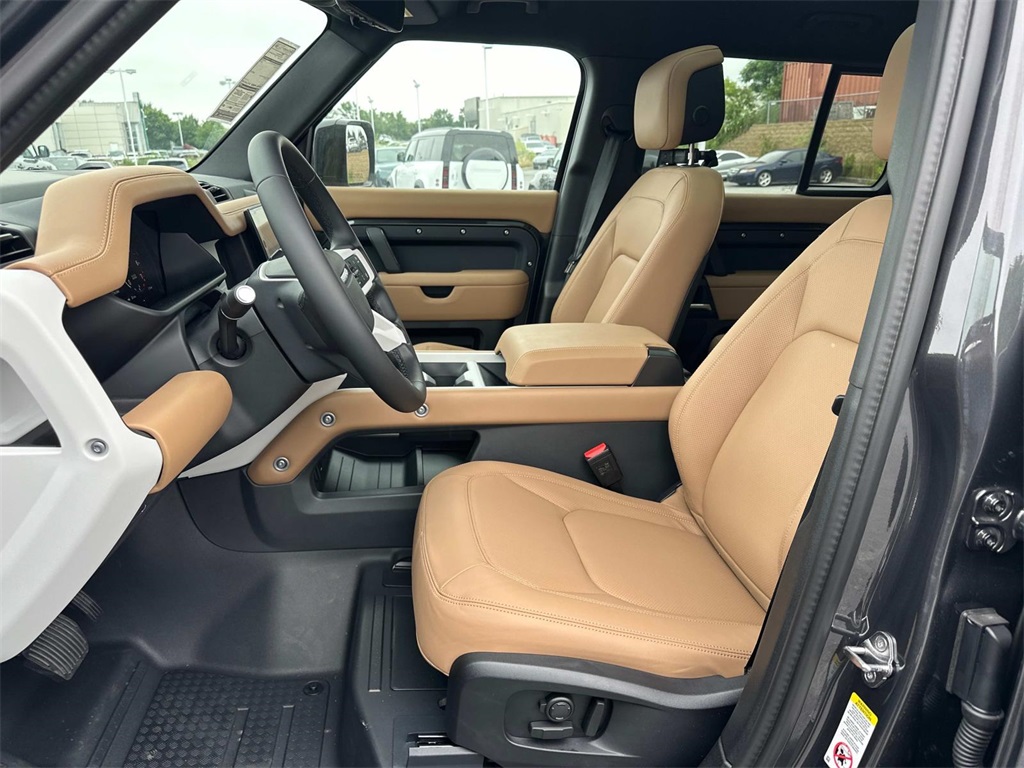 2025 Land Rover Defender 110 X-Dynamic SE photo 9