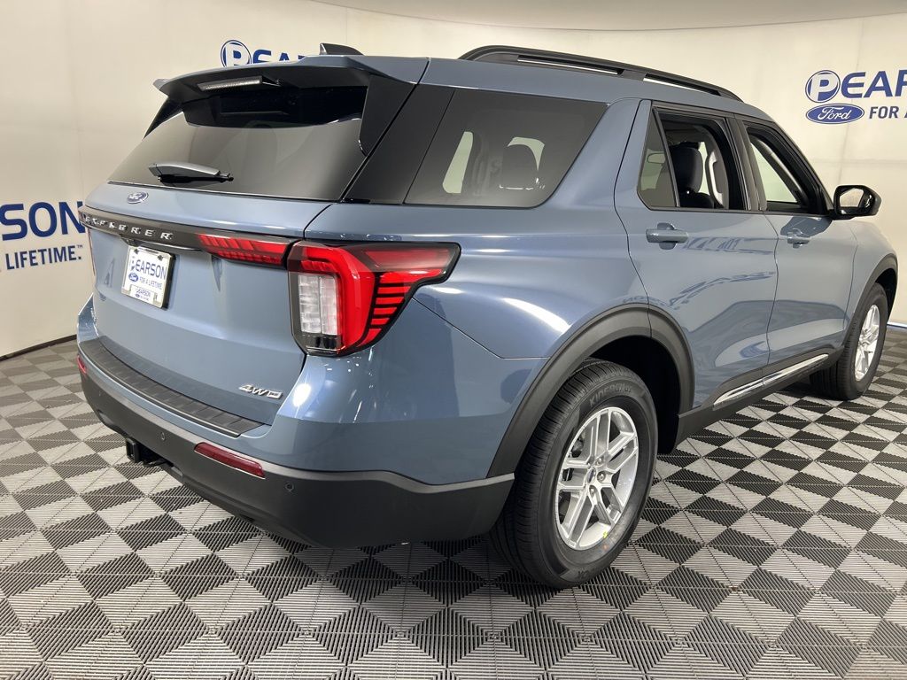 2025 Ford Explorer photo 4