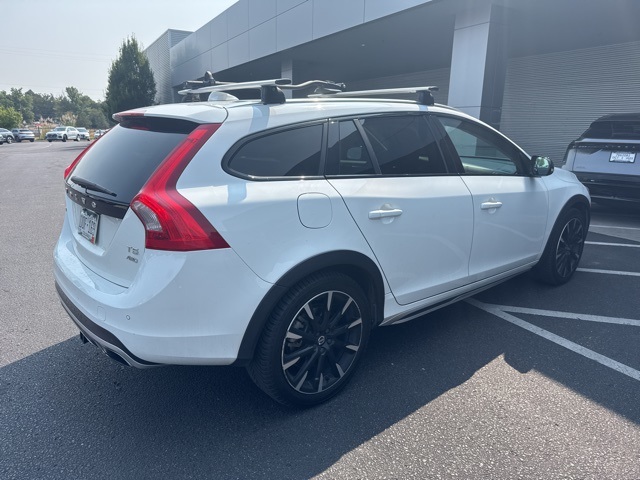 2016 Volvo V60 Cross Country T5 AWD photo 4