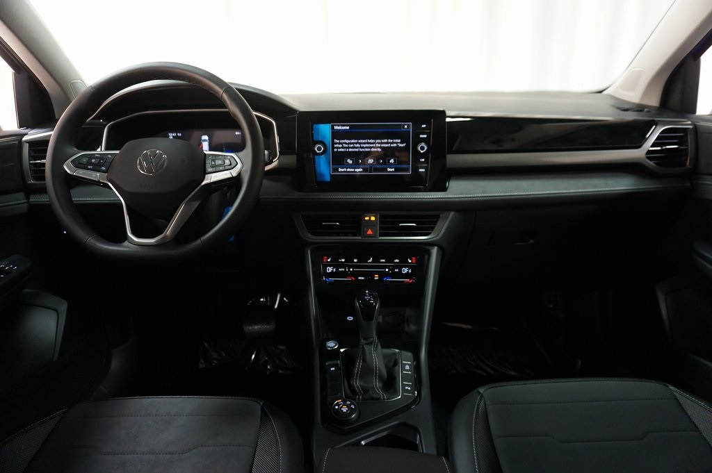 2025 Volkswagen Taos SE photo 13
