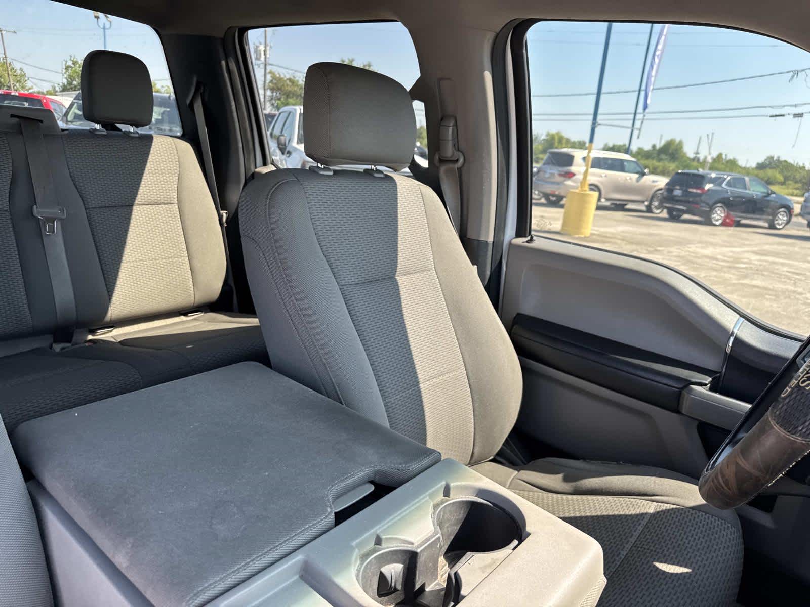 2015 Ford F-150 XLT photo 24