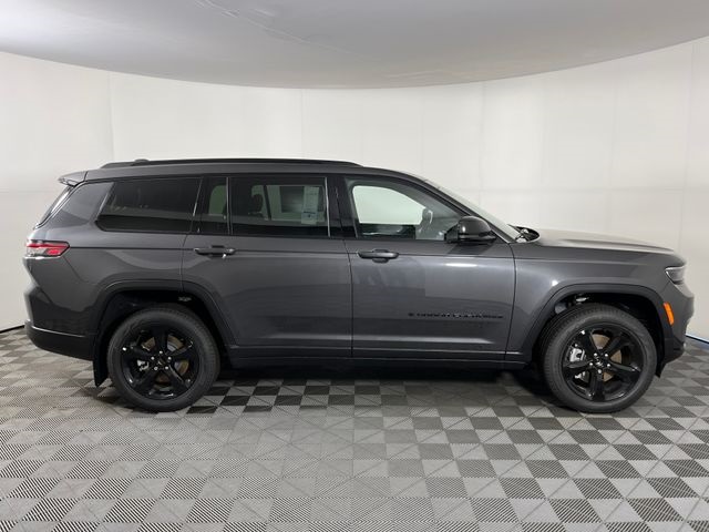 2025 Jeep Grand Cherokee Limited photo 4