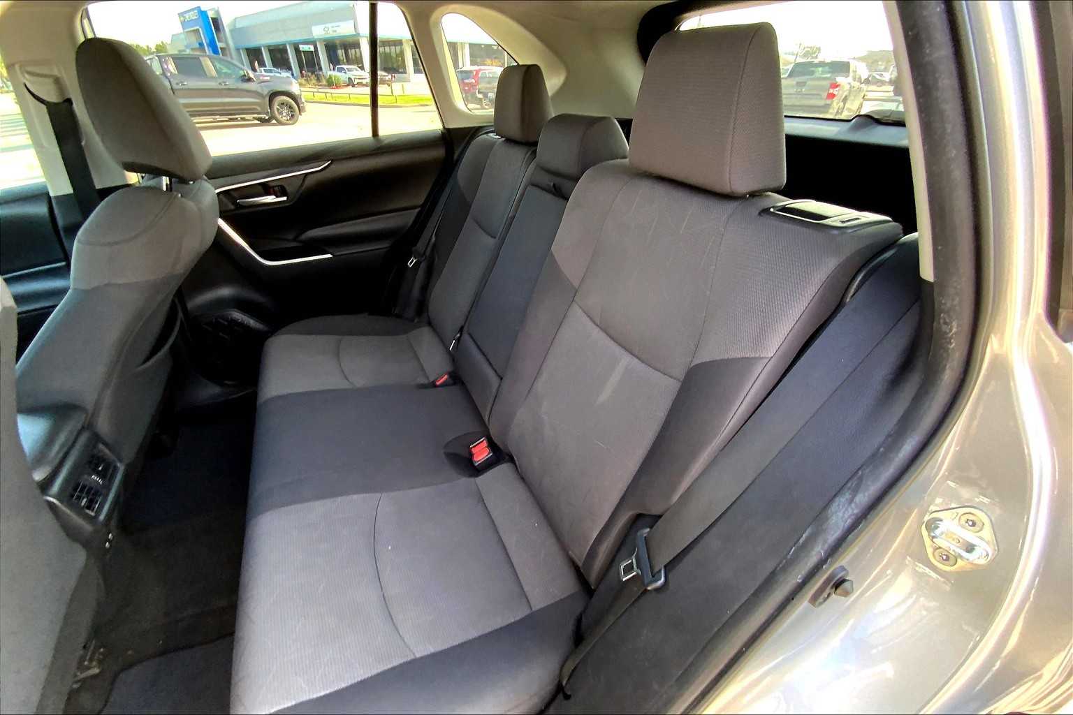 2019 Toyota RAV4 XLE photo 18