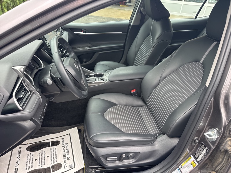 2022 Toyota Camry SE photo 17