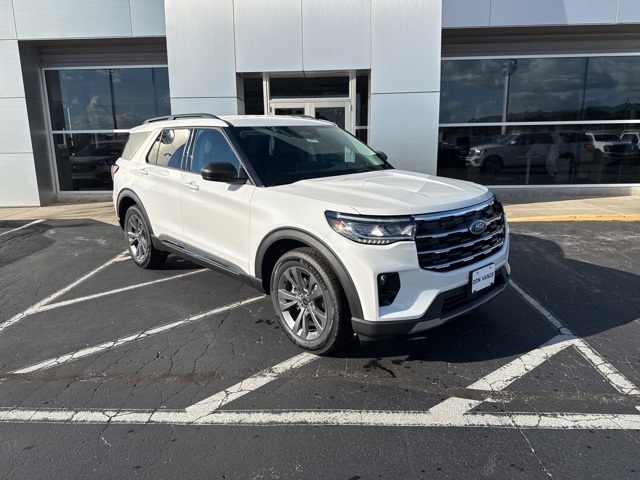 2025 Ford Explorer photo 5