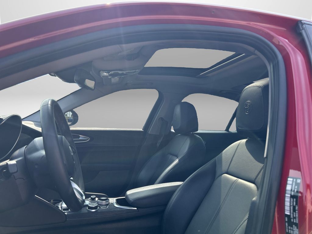 2020 Alfa Romeo Giulia Base photo 9