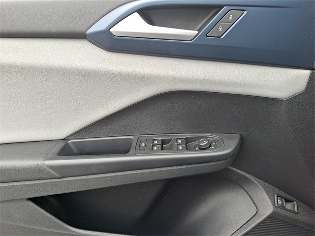 2022 Volkswagen Taos SE photo 12