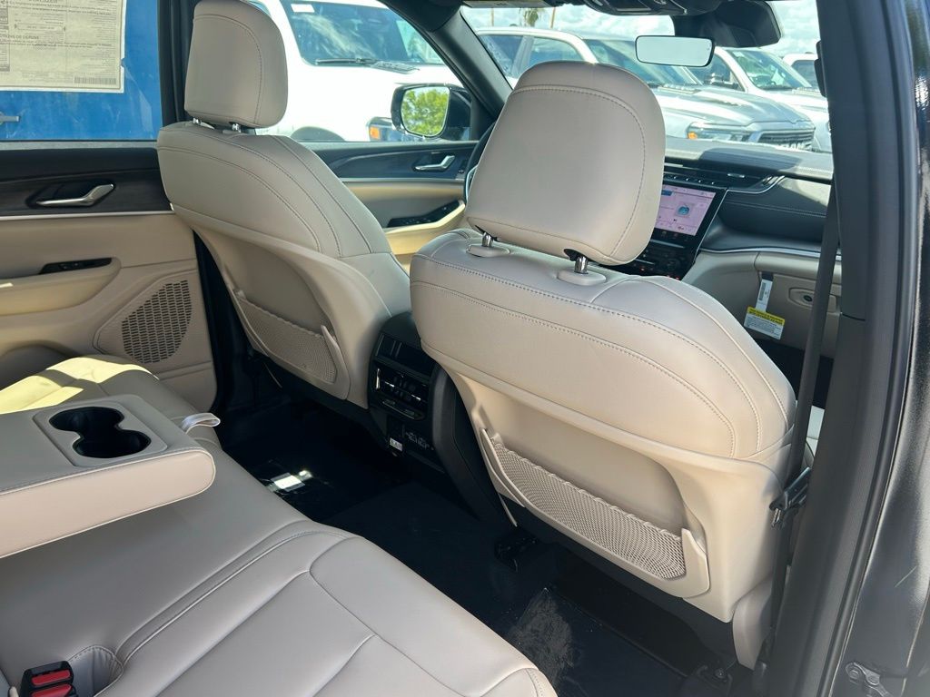 2025 Jeep Grand Cherokee Limited photo 23