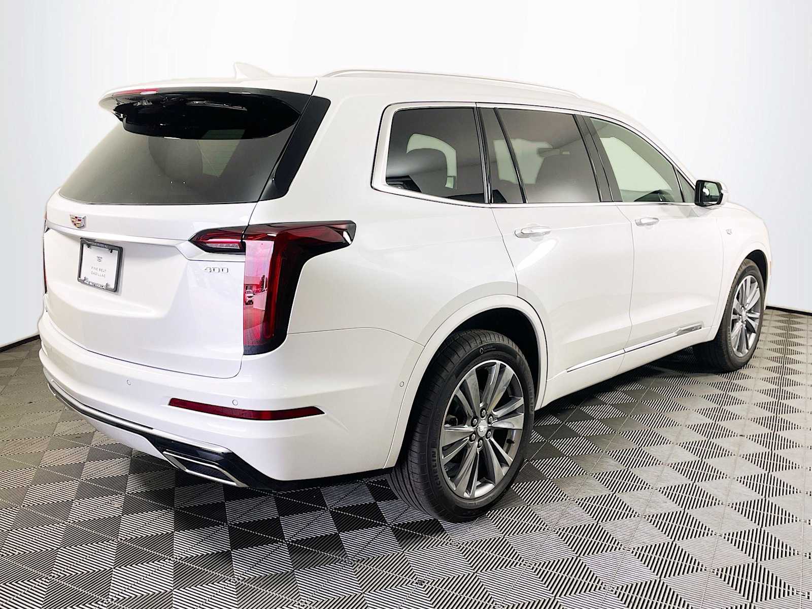 2025 Cadillac XT6 Premium Luxury photo 2