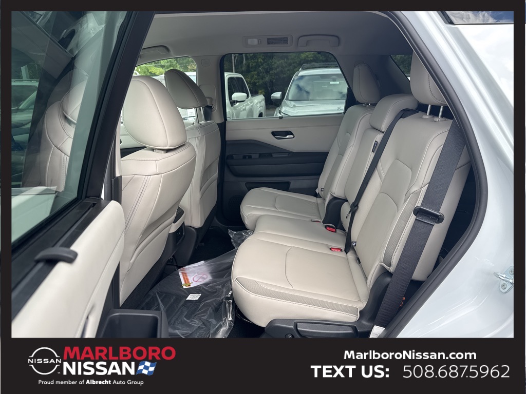 2025 Nissan Pathfinder SL photo 18
