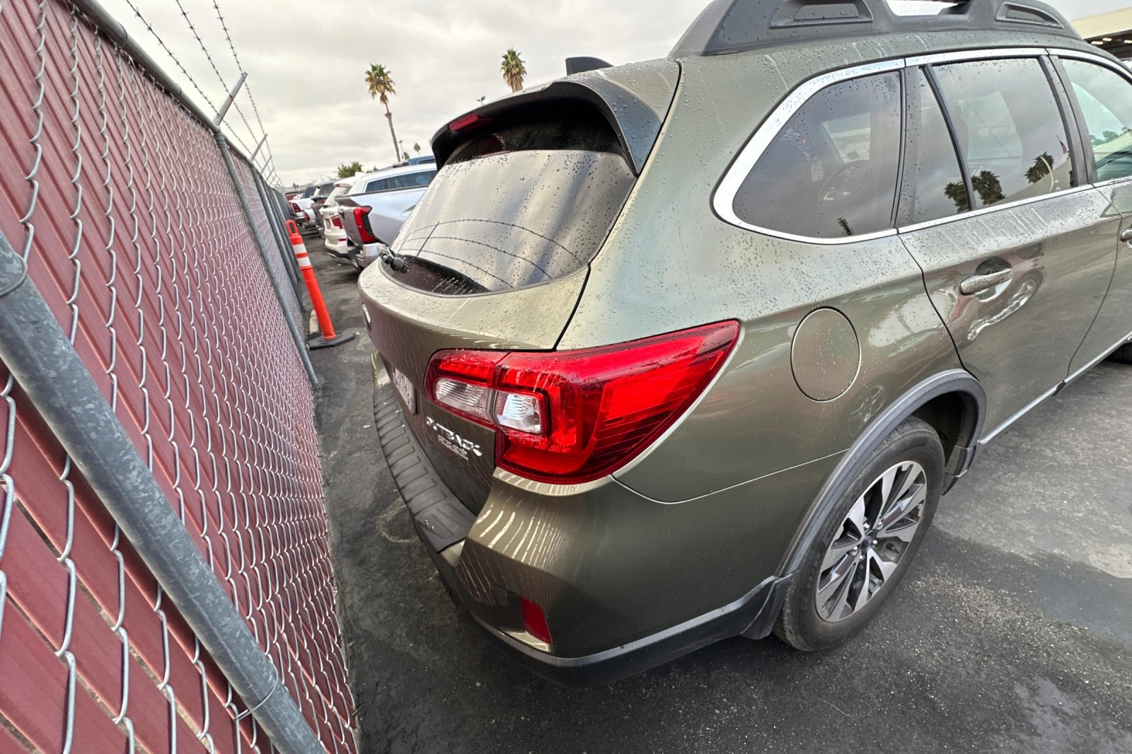 2016 Subaru Outback 2.5i Limited photo 3