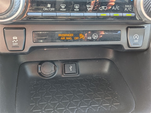 2021 Toyota RAV4 LE photo 17