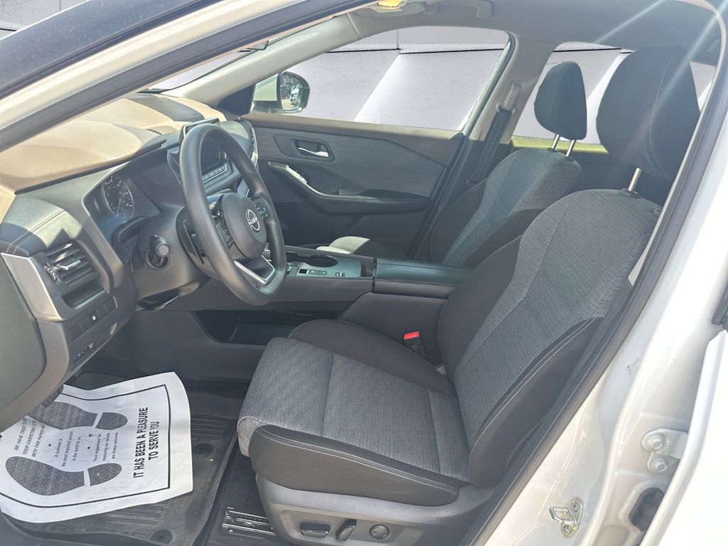 2023 Nissan Rogue SV photo 7