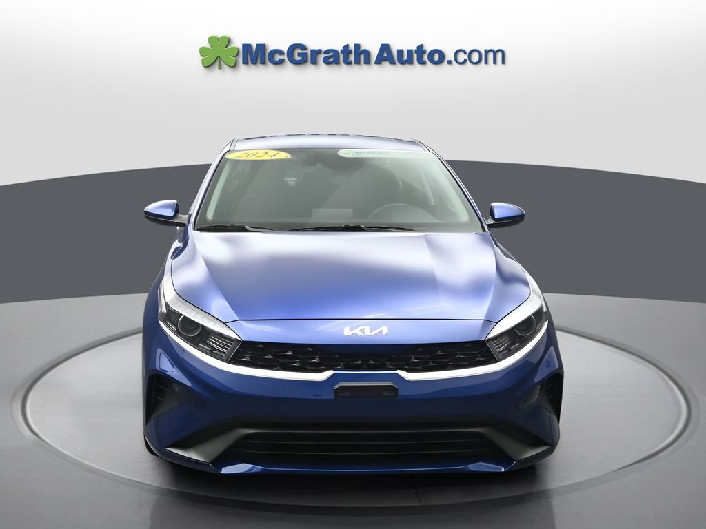 2024 Kia Forte LXS photo 3