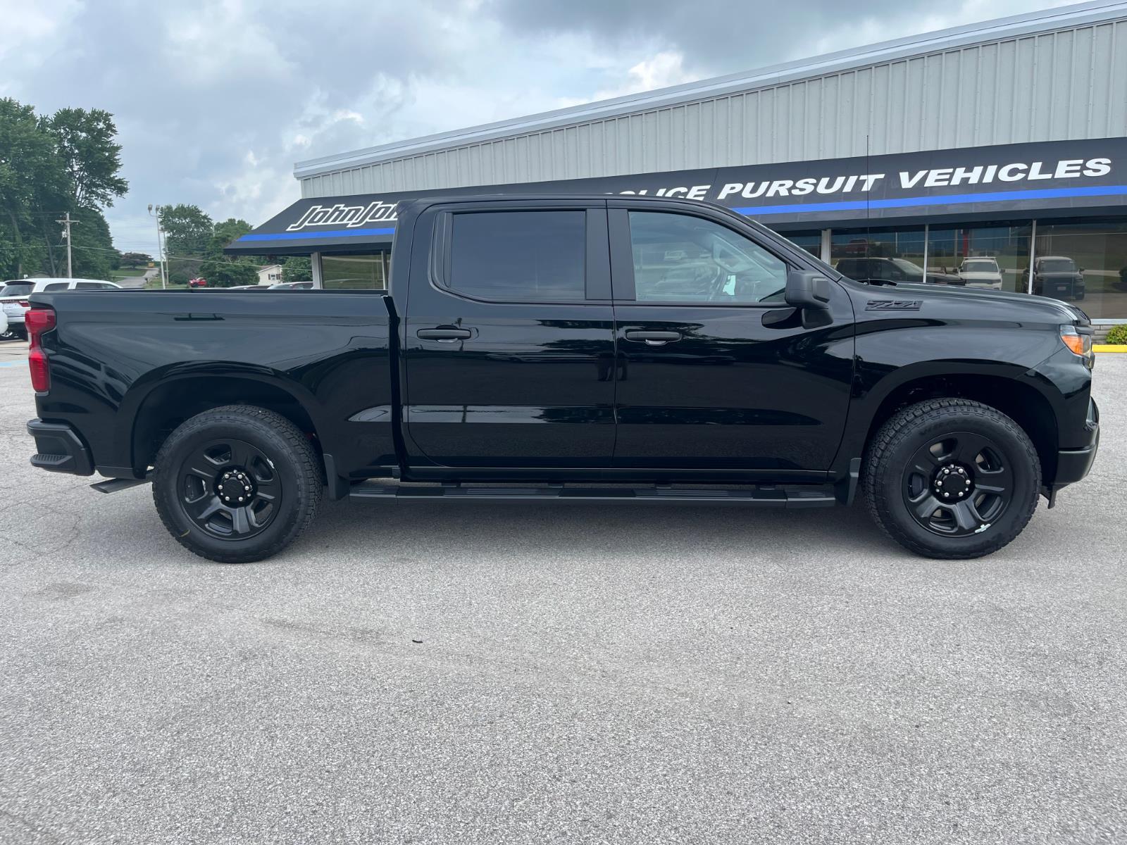 2025 Chevrolet Silverado 1500 photo 3