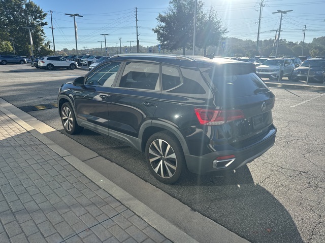 2023 Volkswagen Taos SE photo 3