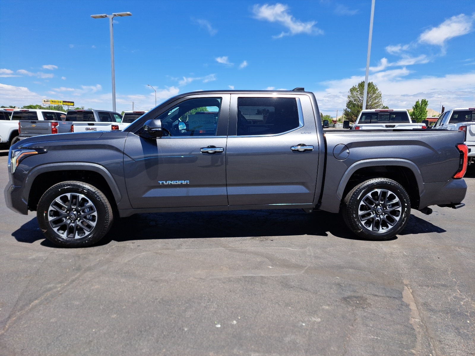 2025 Toyota Tundra Limited CrewMax photo 8