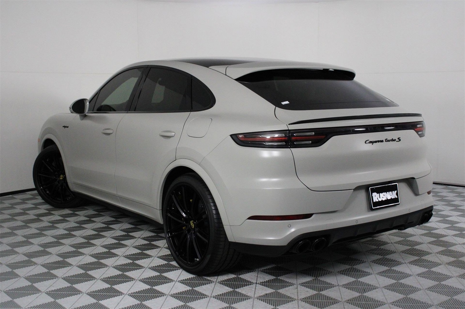 2023 Porsche Cayenne E-Hybrid Coupe Turbo S photo 2