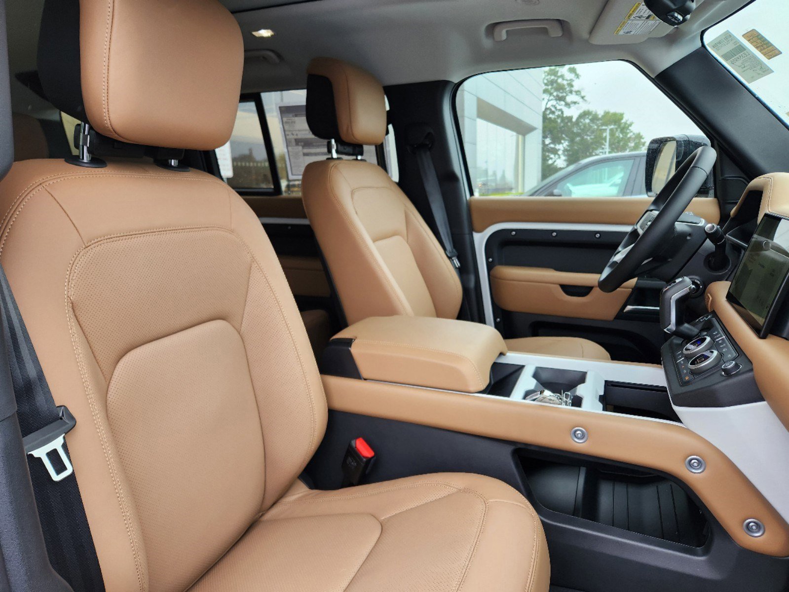 2025 Land Rover Defender 110 X-Dynamic SE photo 8
