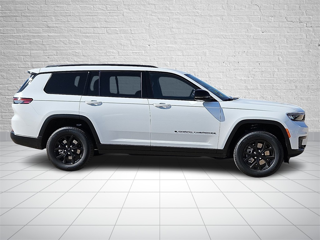 2025 Jeep Grand Cherokee Altitude photo 5