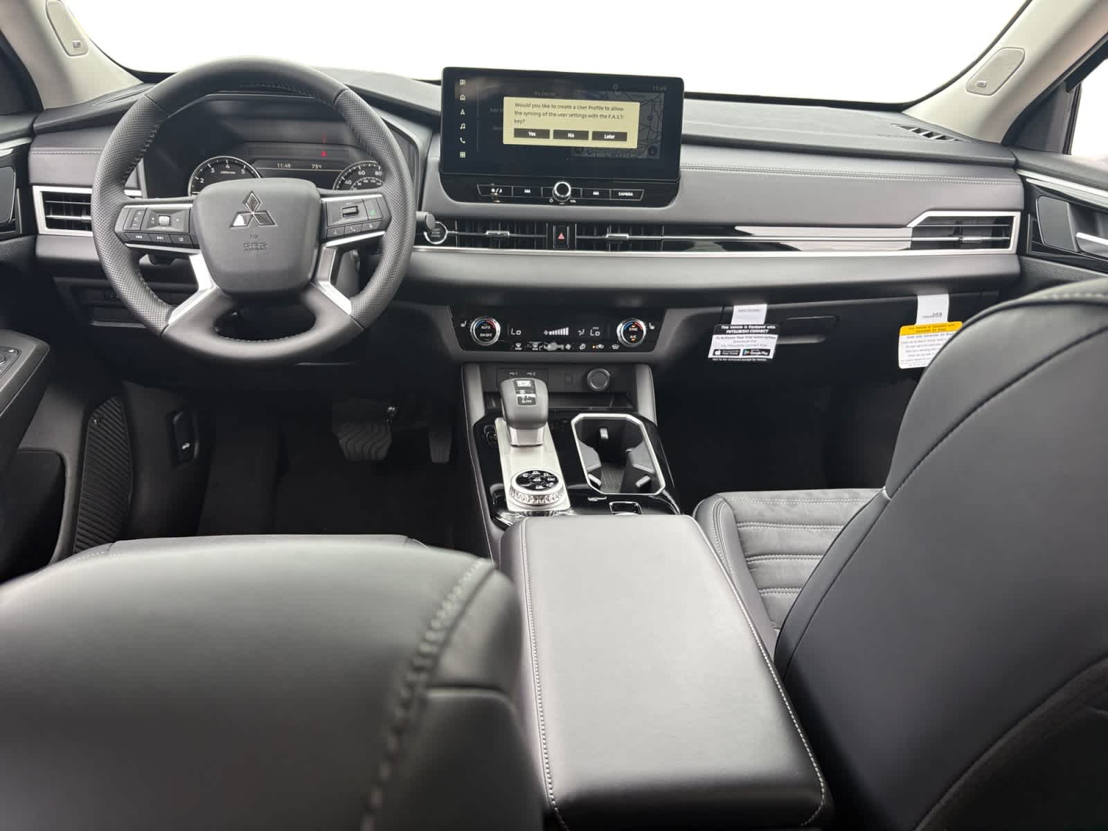 2025 Mitsubishi Outlander SE photo 3