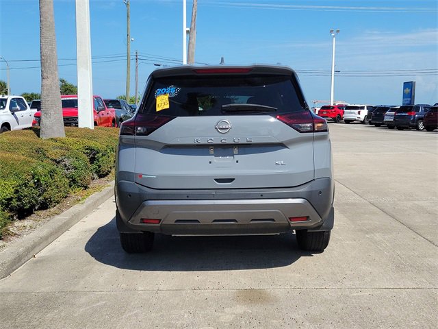 2023 Nissan Rogue SL photo 2
