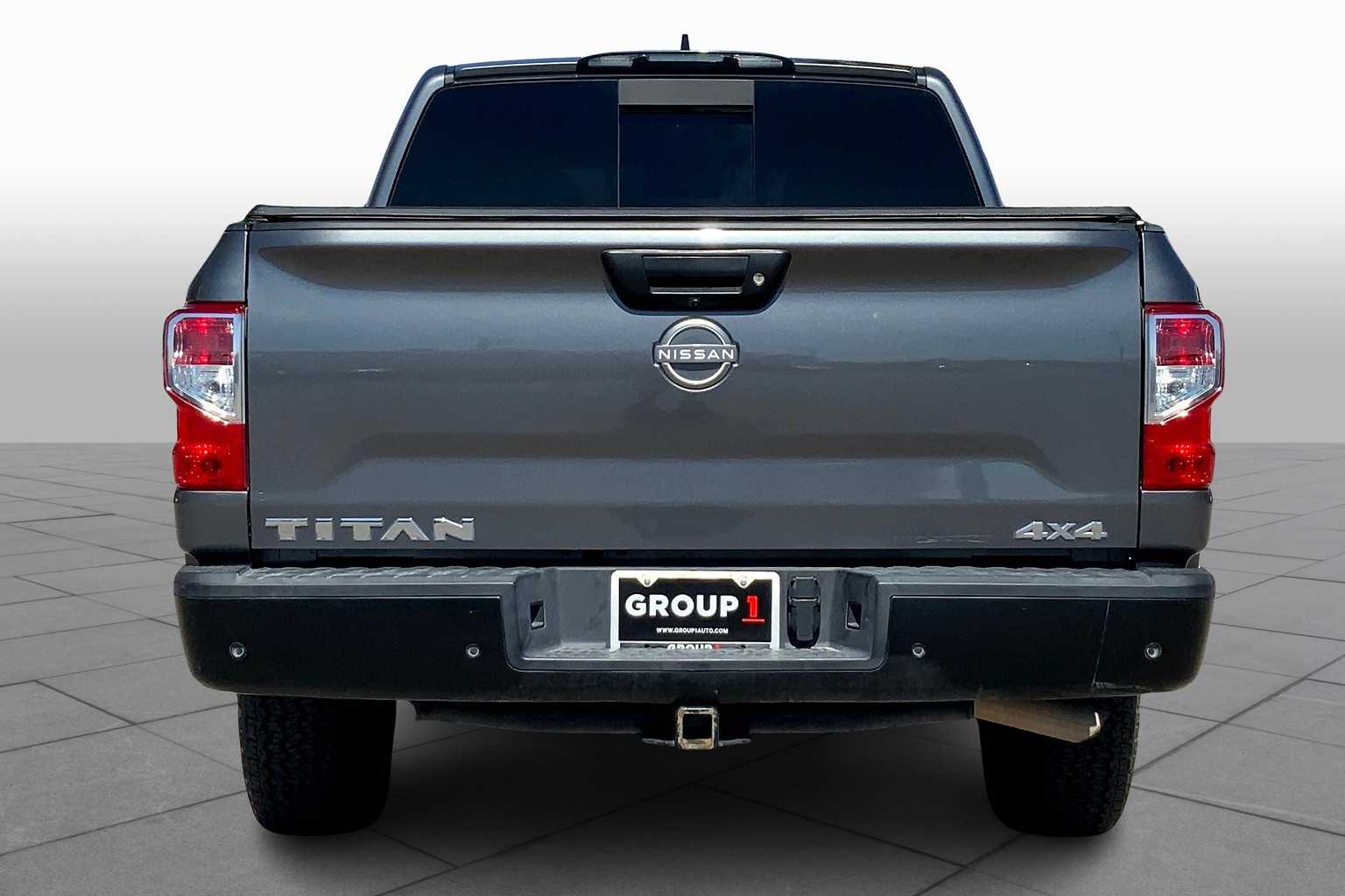 2023 Nissan Titan S Crew Cab photo 4