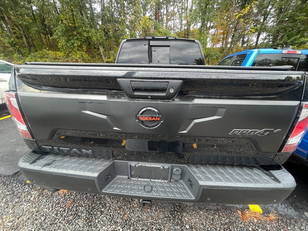 2021 Nissan Titan Crew Cab photo 3