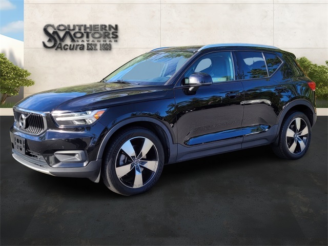 2021 Volvo XC40 Momentum