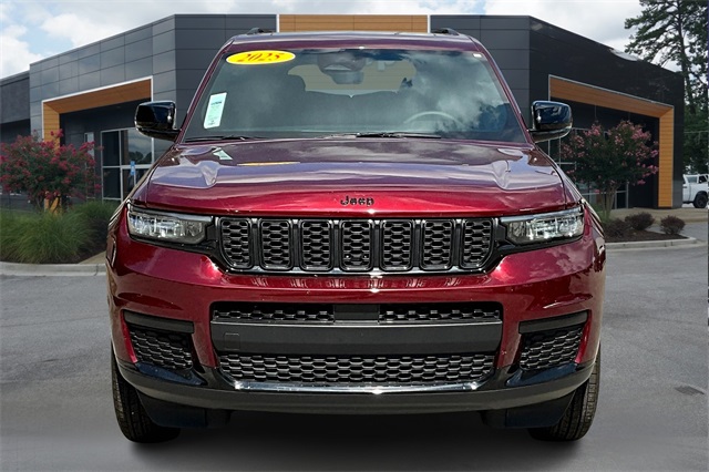 2025 Jeep Grand Cherokee Altitude X photo 2