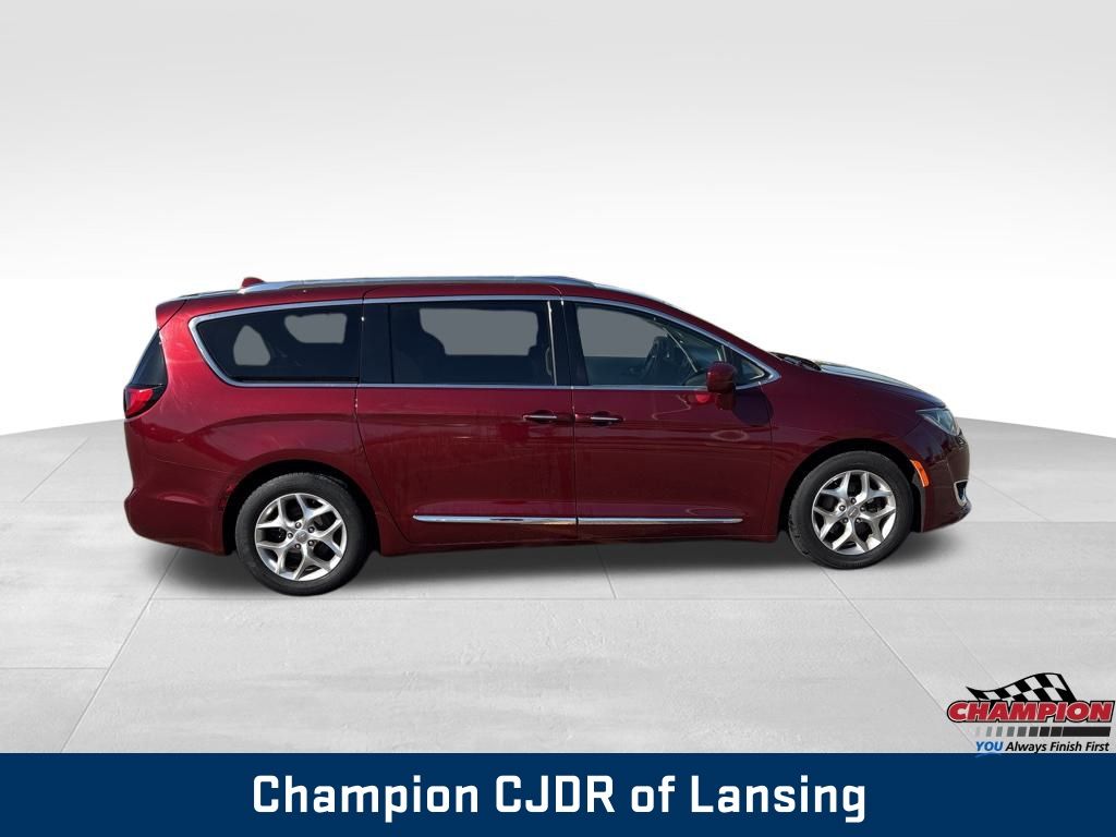 2018 Chrysler Pacifica Touring Plus photo 9