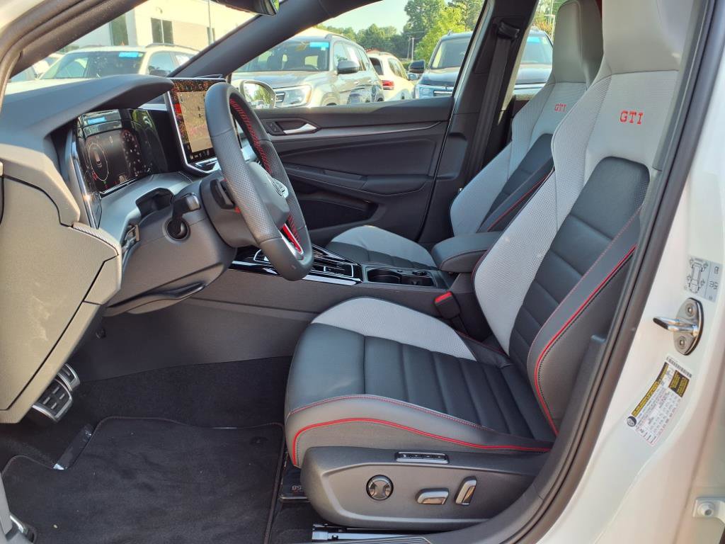 2025 Volkswagen Golf GTI SE photo 3