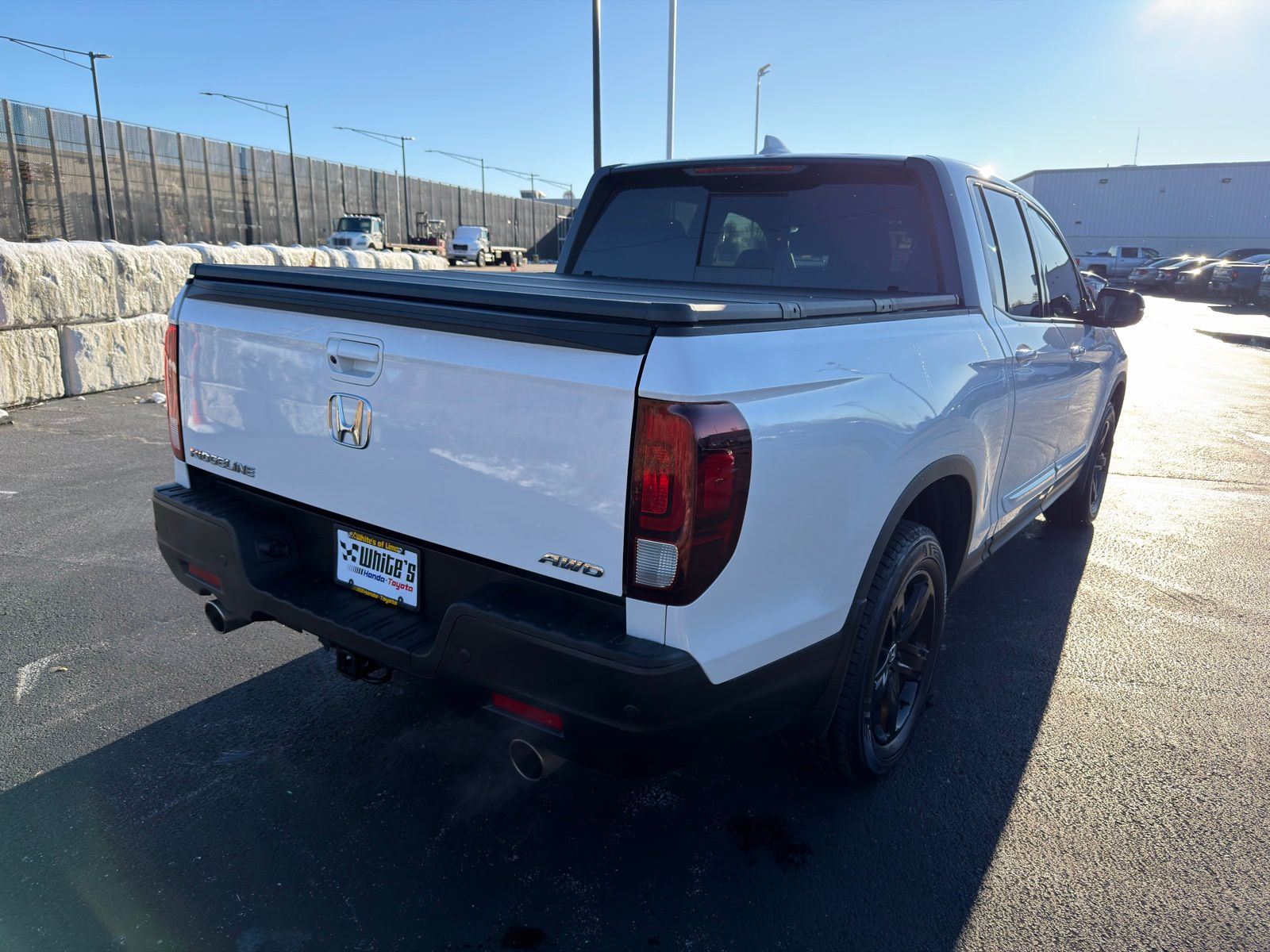 2023 Honda Ridgeline Black Edition photo 4