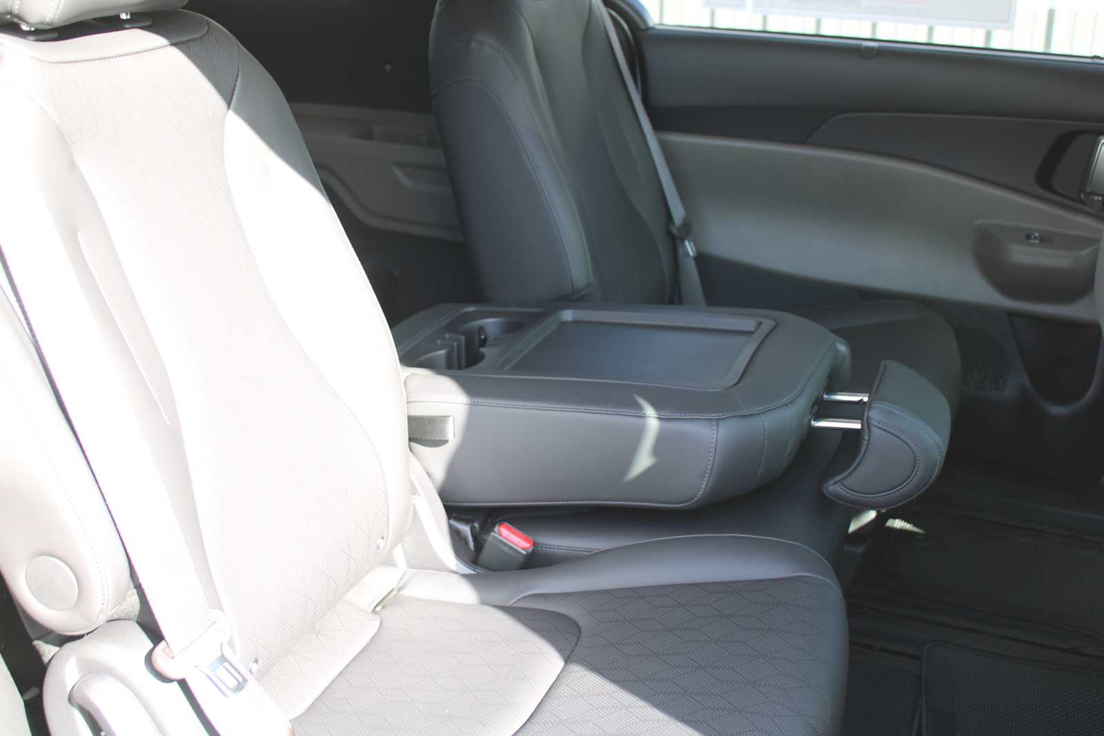 2025 Kia Carnival EX photo 4