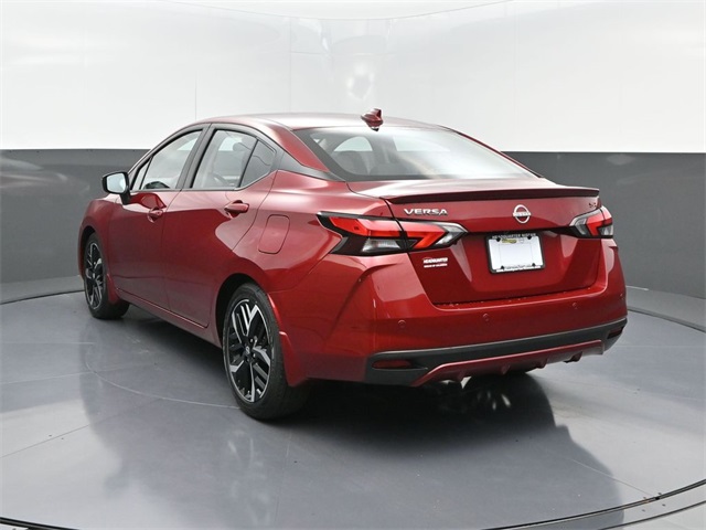 2025 Nissan Versa 1.6 SR photo 4