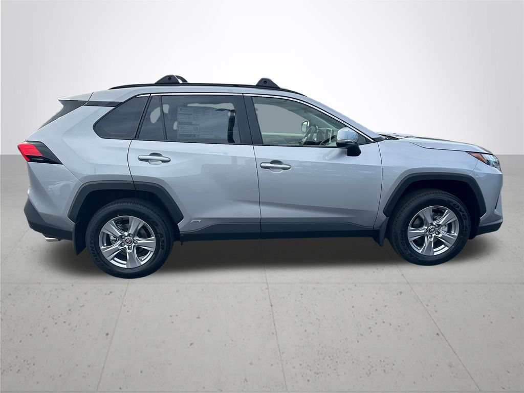 2025 Toyota RAV4 Hybrid XLE photo 3