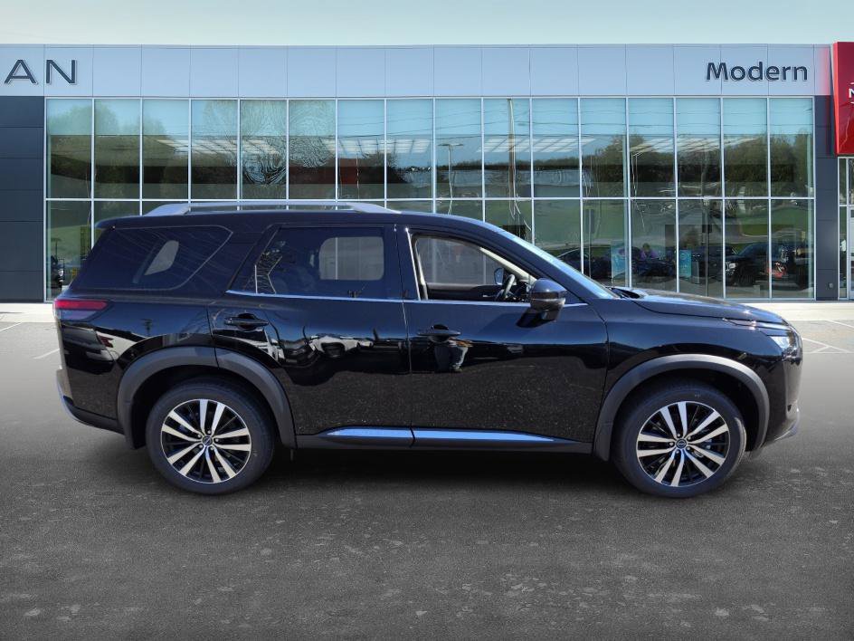 2025 Nissan Pathfinder Platinum photo 4