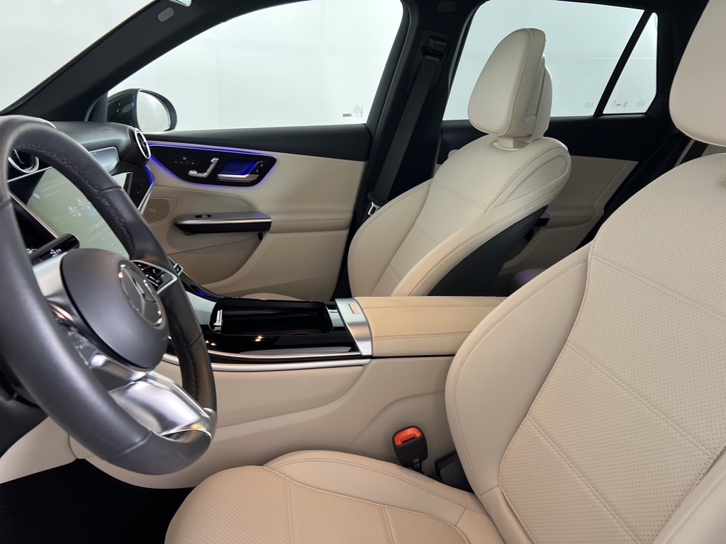 2025 Mercedes Benz GLC 300 4MATIC photo 2