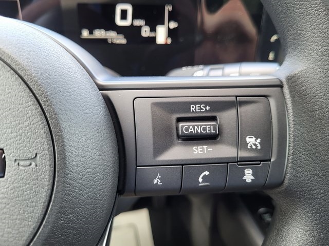 2025 Nissan Kicks SV photo 18