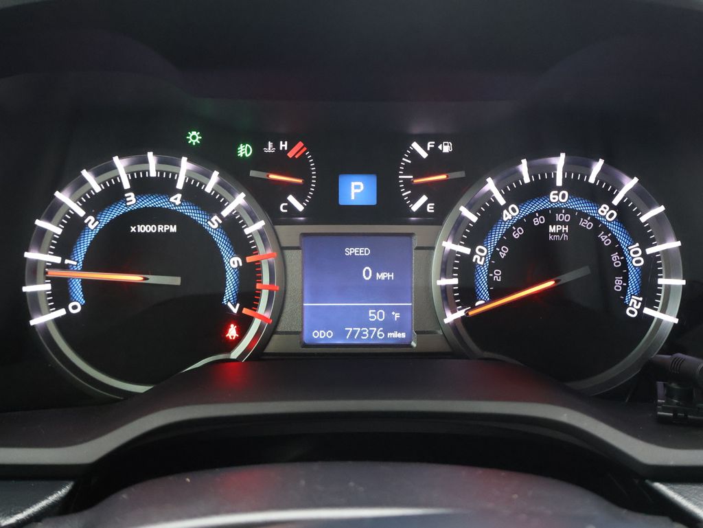 2018 Toyota 4Runner TRD Off-Road photo 2