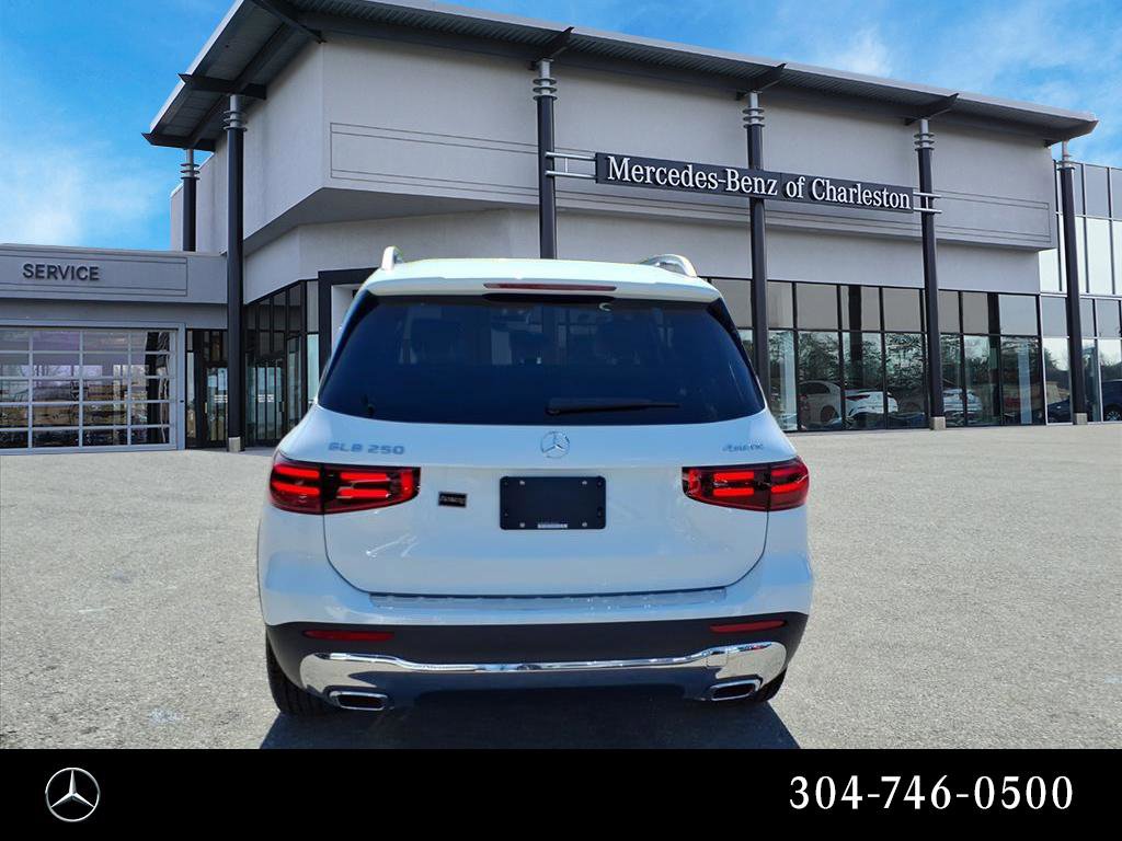2026 Mercedes Benz GLB 250 4MATIC photo 4