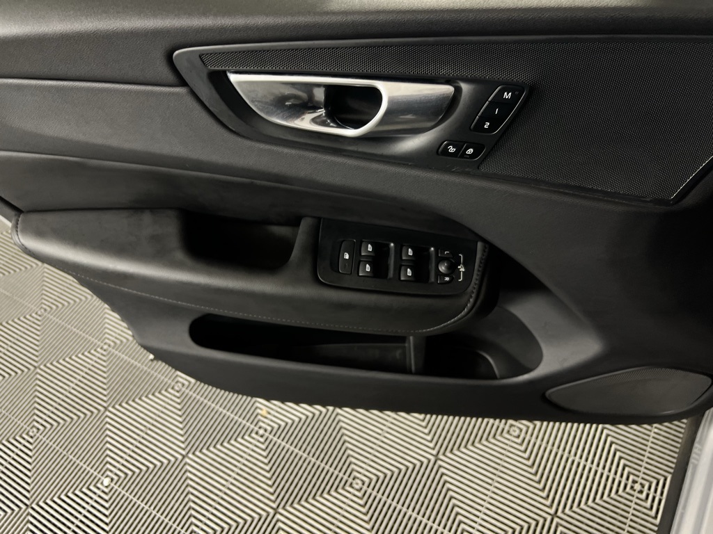 2024 Volvo XC60 B5 Core photo 23