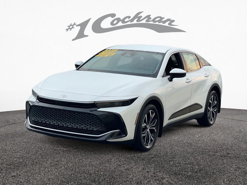 2025 Toyota Crown XLE photo 3