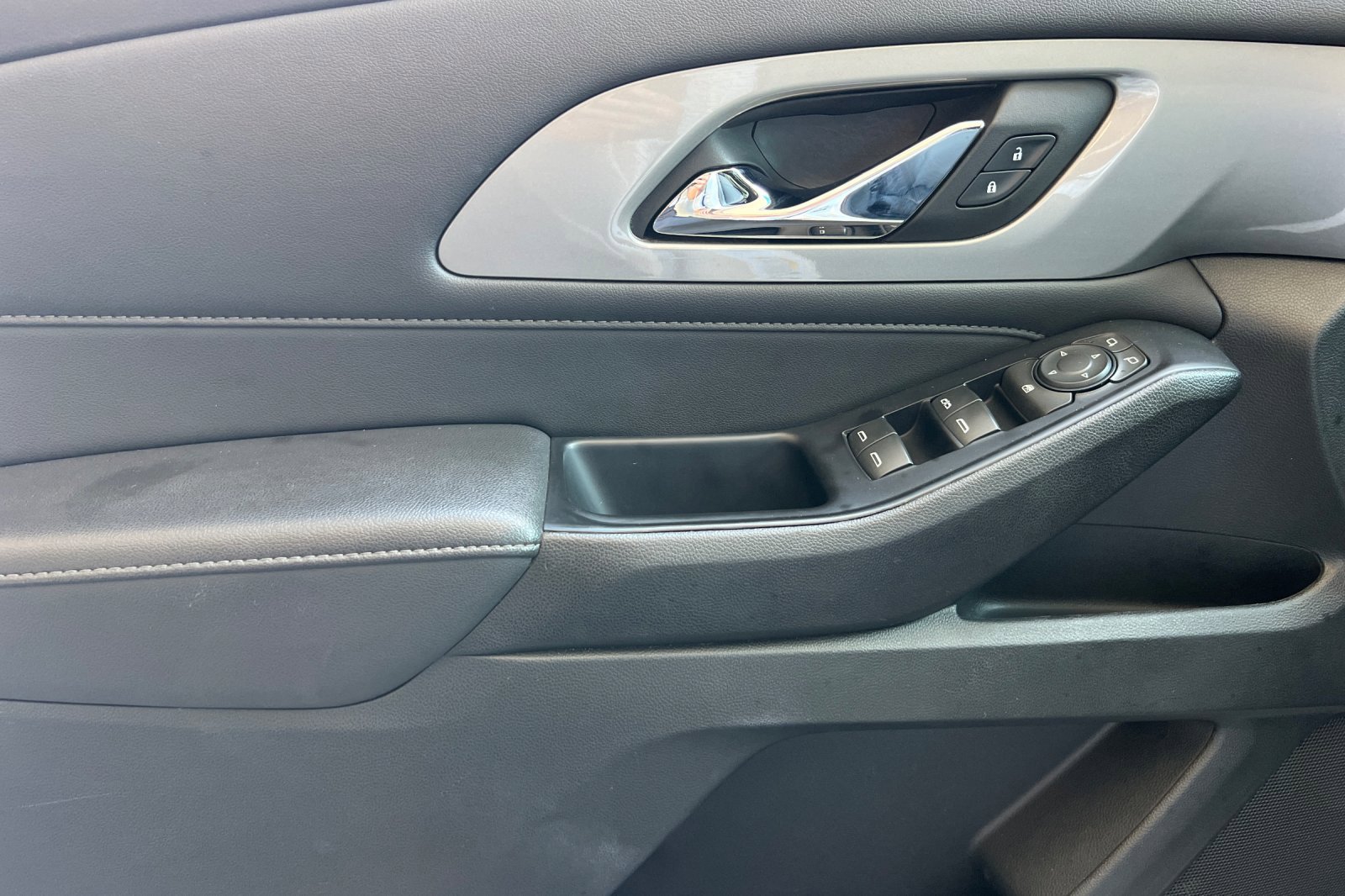 2023 Chevrolet Traverse Cloth photo 10