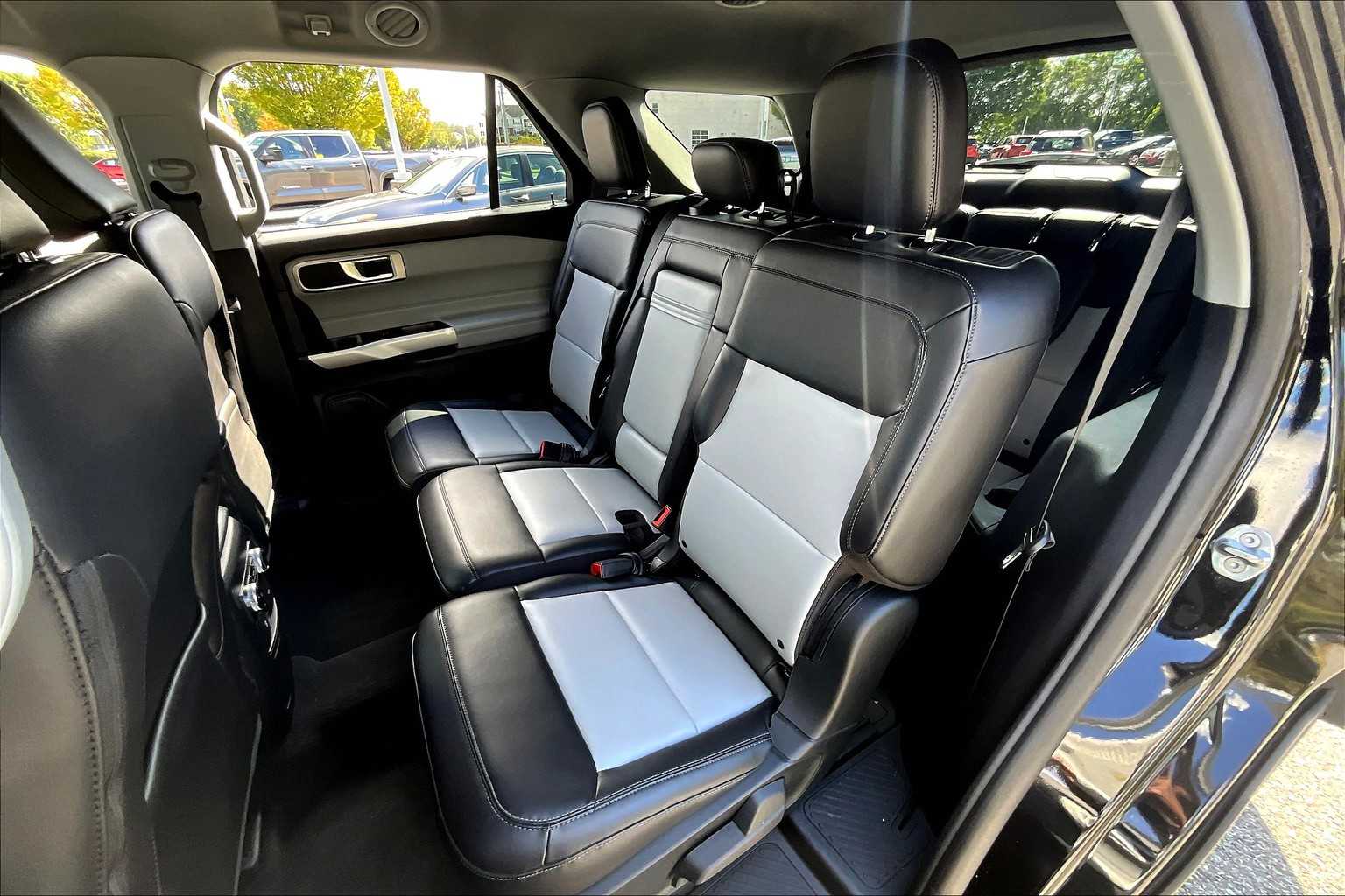 2022 Ford Explorer XLT photo 14