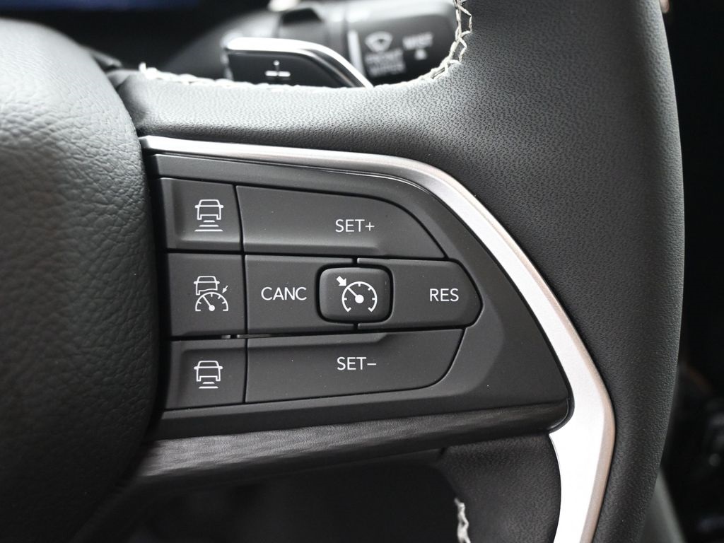 2025 Jeep Grand Cherokee Laredo X photo 2