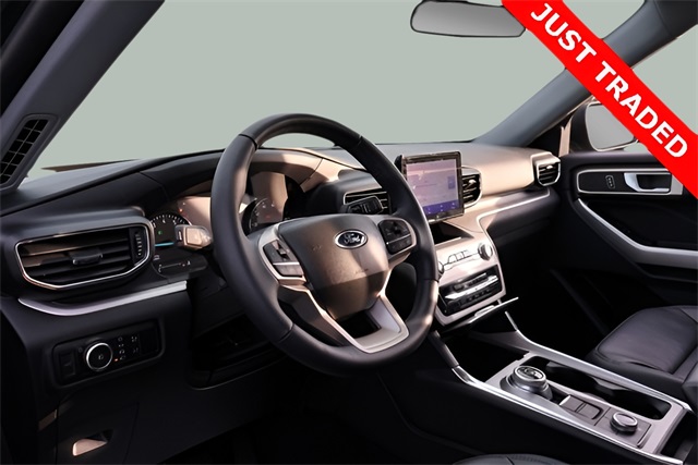 2023 Ford Explorer XLT photo 2
